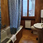 Проживание в семье 3 Double Bedrooms In Aloisia - Near Airport *