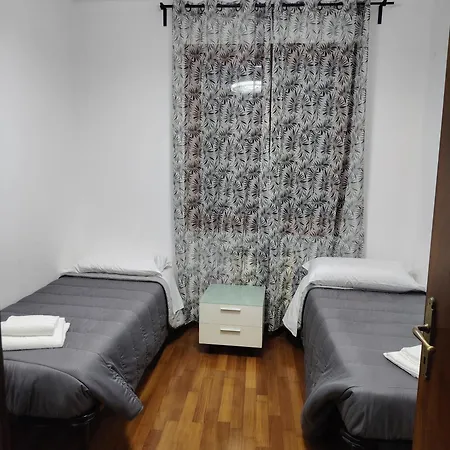 3 Double Bedrooms In Aloisia - Near Airport Проживание в семье