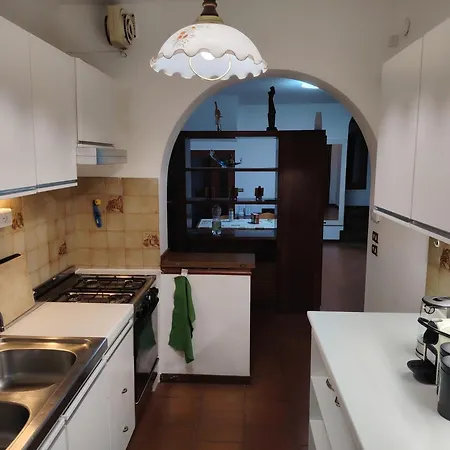 3 Double Bedrooms In Aloisia - Near Airport Проживание в семье *